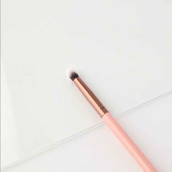 LUXIE - 243 PRECISION BLENDER BRUSH - ROSE GOLD - Picture 3 of 3